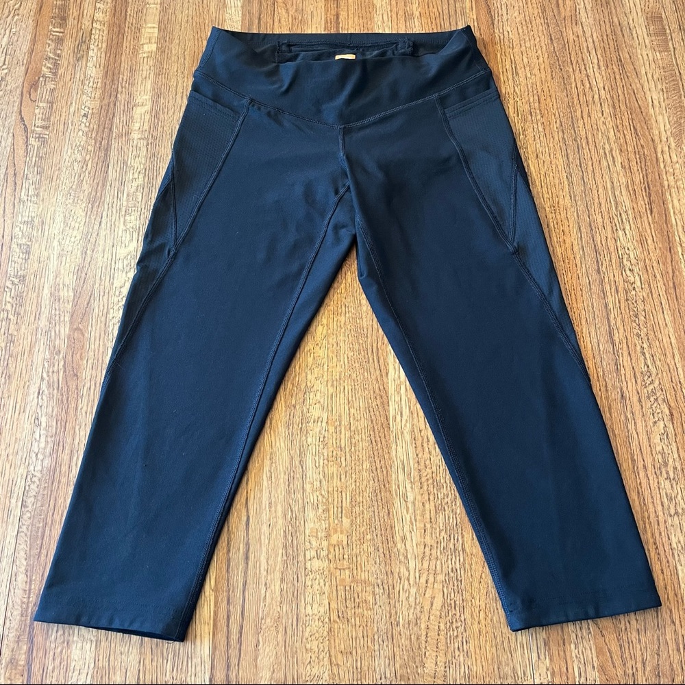 LUCY XS Black Capri Workout Leggings